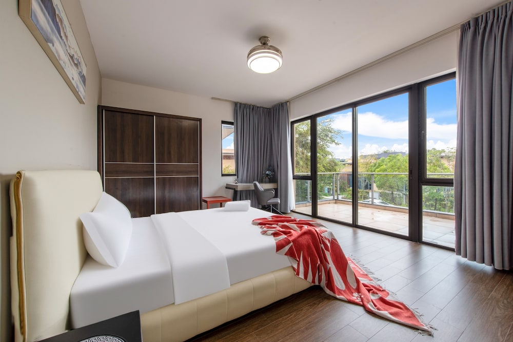 Forest City Golf Villa by A & Home Party
