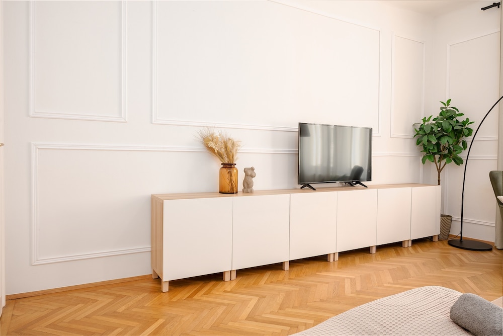 City Apartment - 5 min to Metro