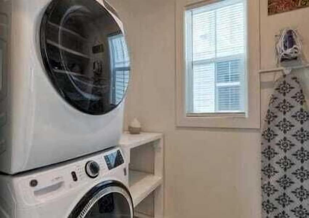 2 Homes in Old Town by Avantstay Sleeps 19, Pool, Newly Built Walk to Eats, Music, & More