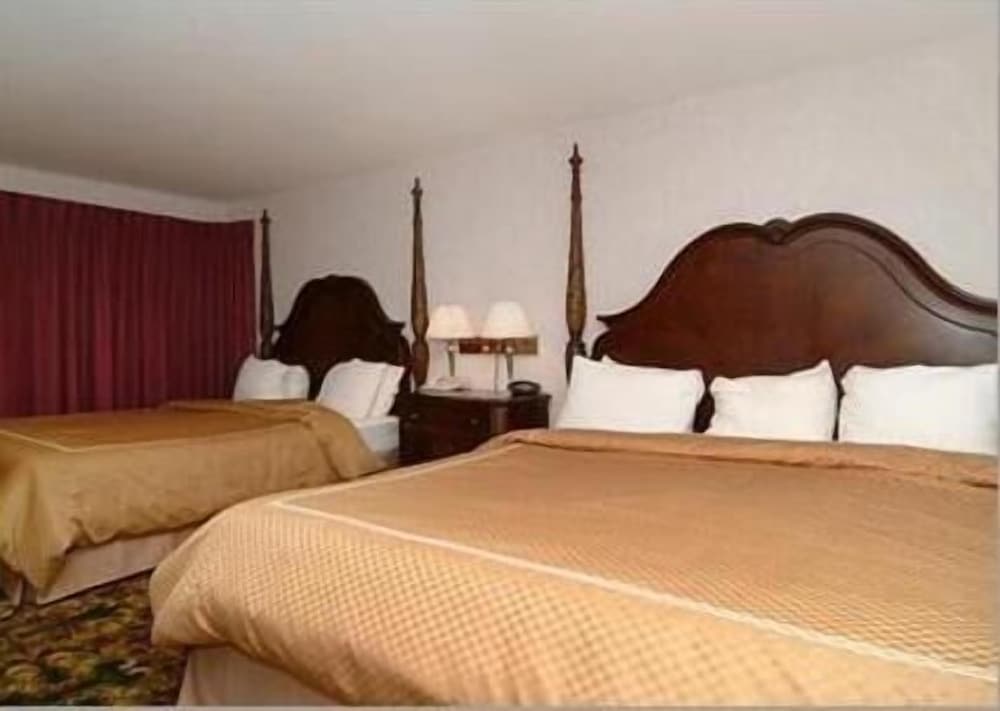 Crown Choice Inn & Suites Lakeview & Waterpark