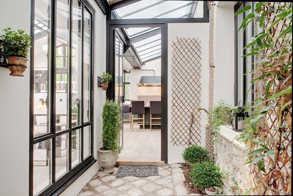 Paris Green House Residence