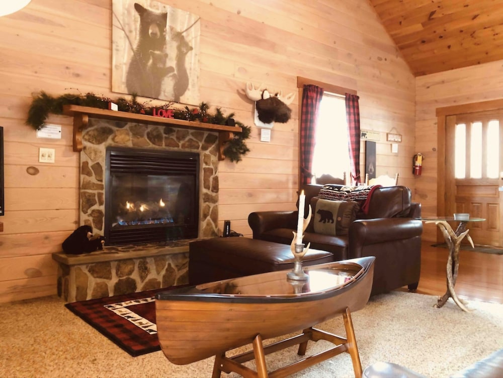 Falcon Crest 1 Bedroom Cabin