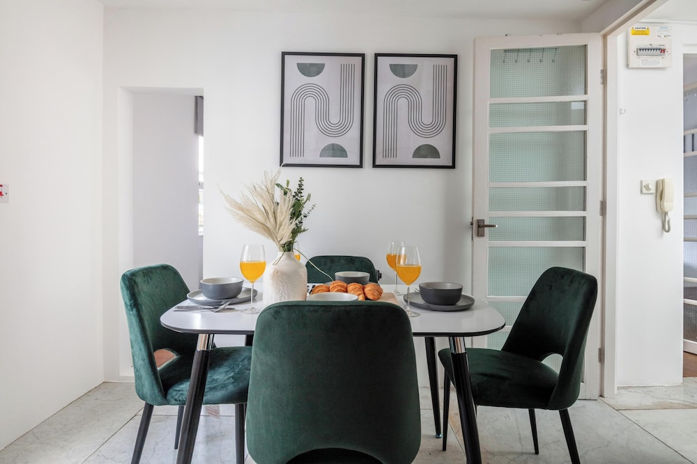 Chic 1BR by Goodge Street Station