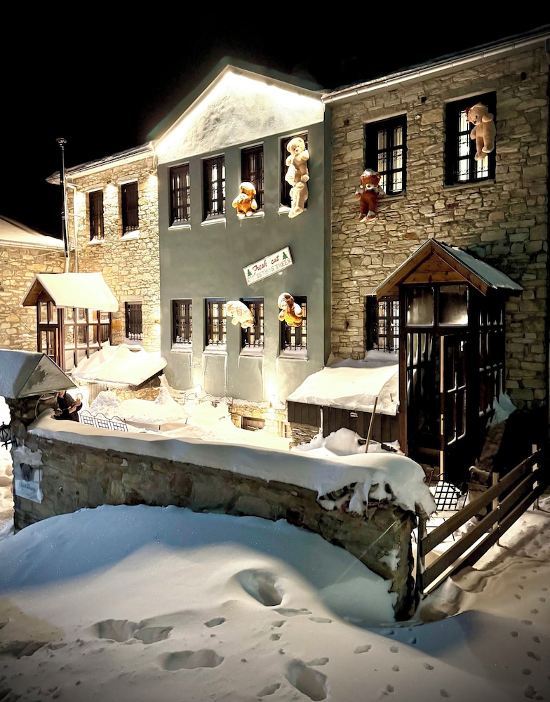 Rock Dandy La Maison De L’Ours | Top Fireplace Retreat