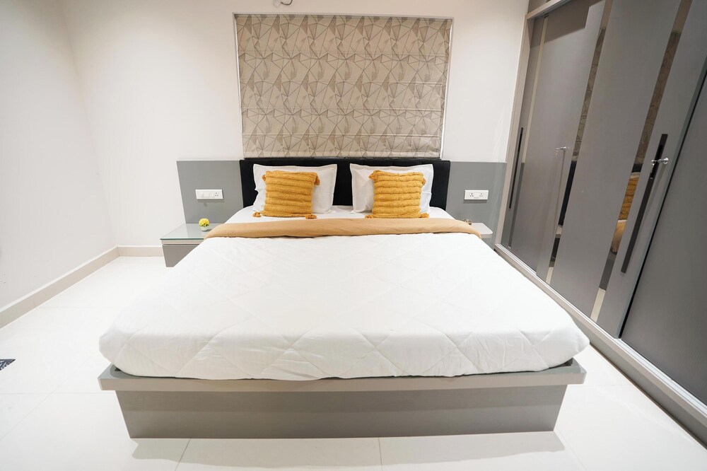 Aurelia Apartment By Red Olive 4bhk 30min Hitech