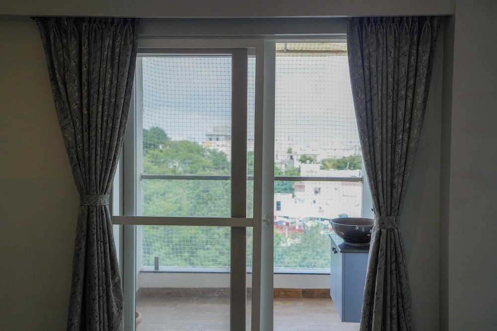 Aurelia Apartment By Red Olive 4bhk 30min Hitech