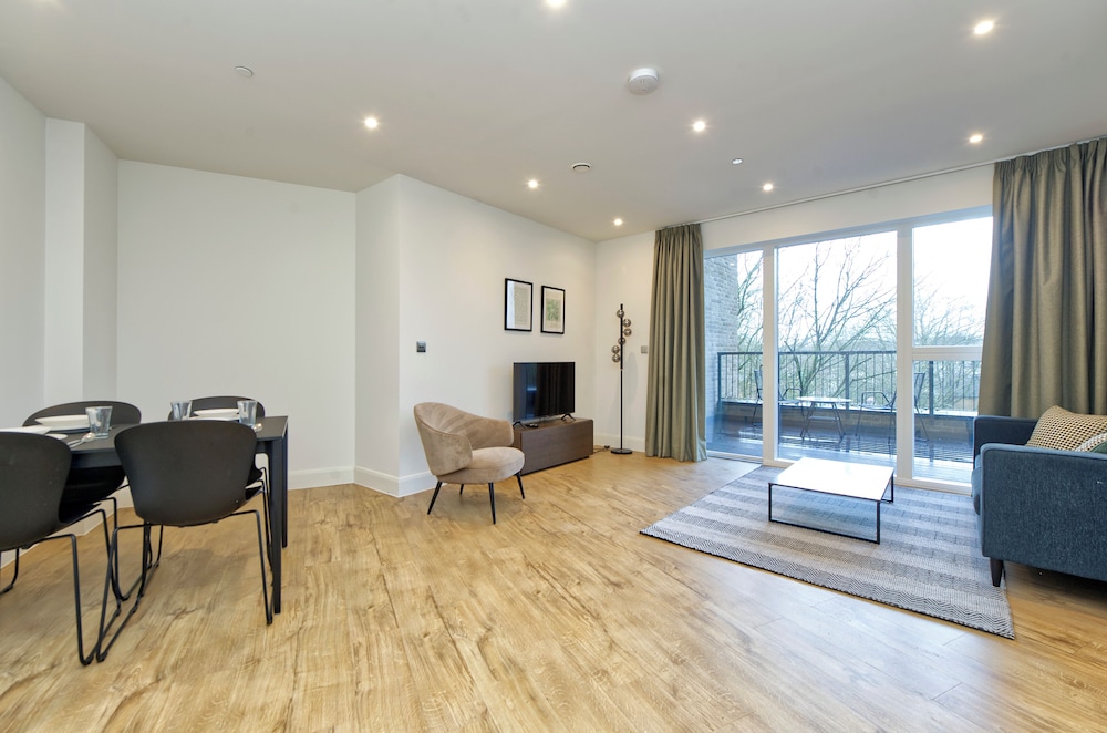 Colindale Avenue