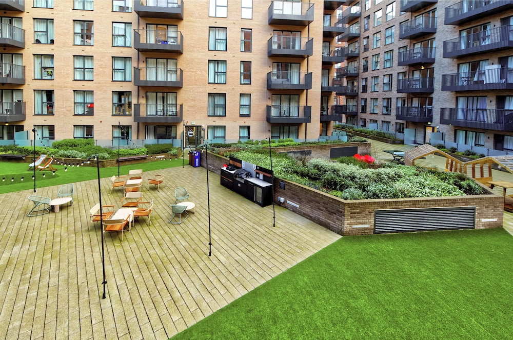 Colindale Avenue