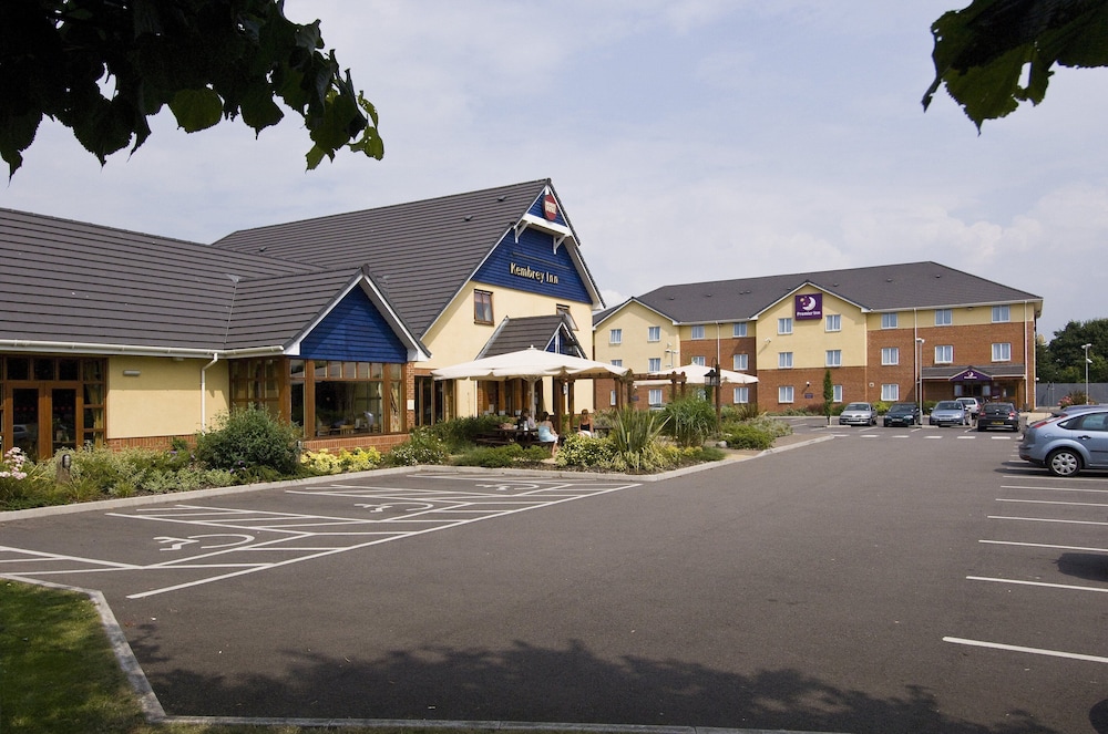 Premier Inn Swindon Central 3