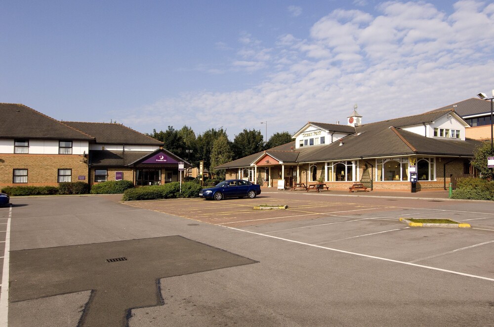 Premier Inn Cardiff City South — photo 7