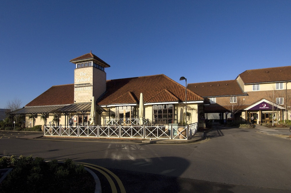 Premier Inn Swindon West - M4 J16 4