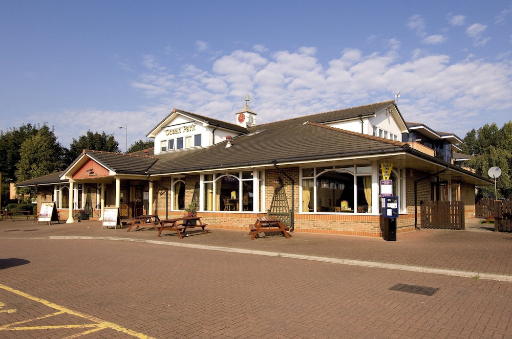 Premier Inn Cardiff City South — photo 8