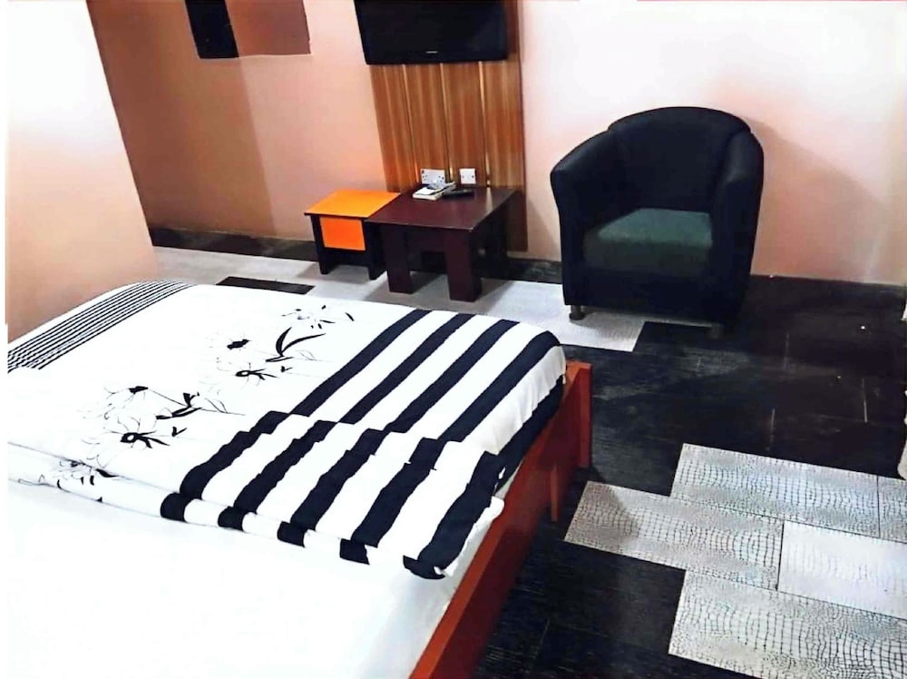 LEISURE SPRING HOTEL