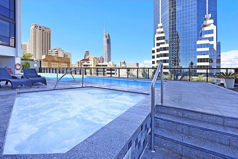 Circle On Cavill Surfers Paradise Apartments-Holiday Paradise