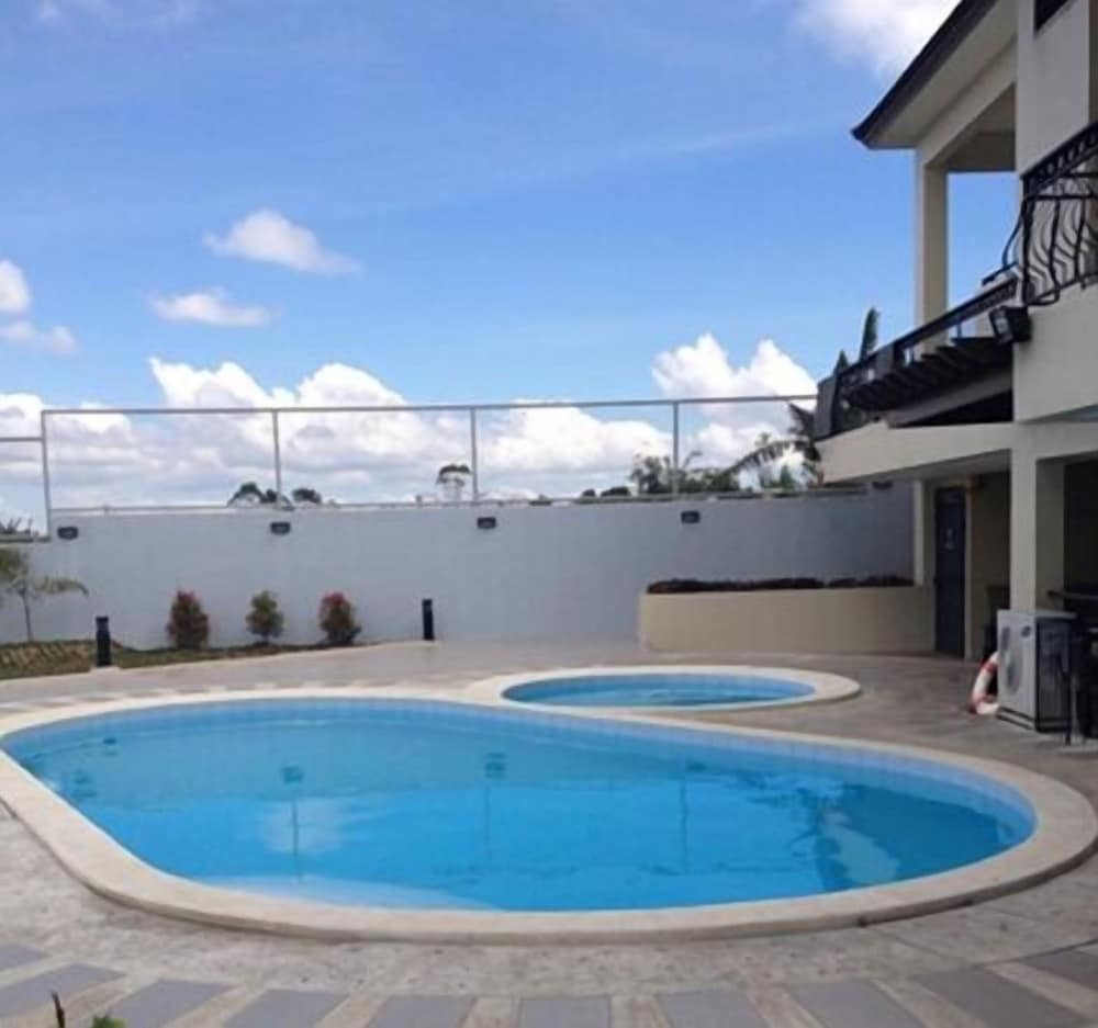 Country Chateau Hotel, Tagaytay - 24