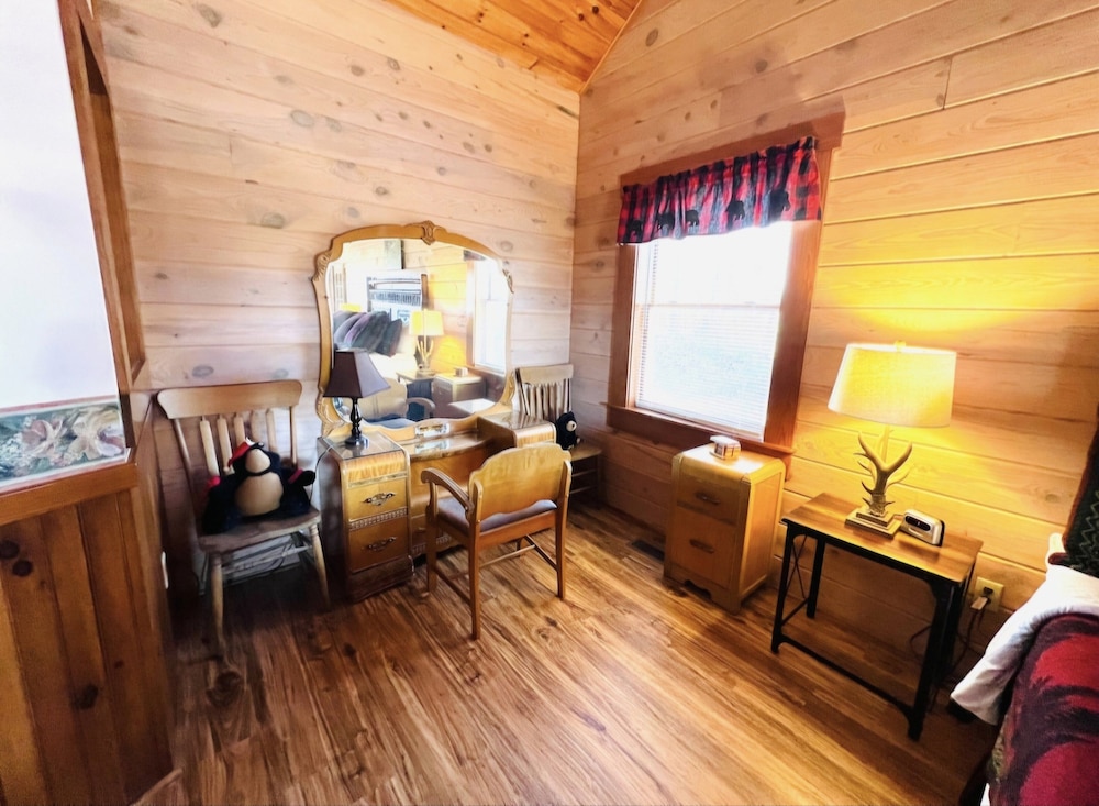 Falcon Crest 1 Bedroom Cabin