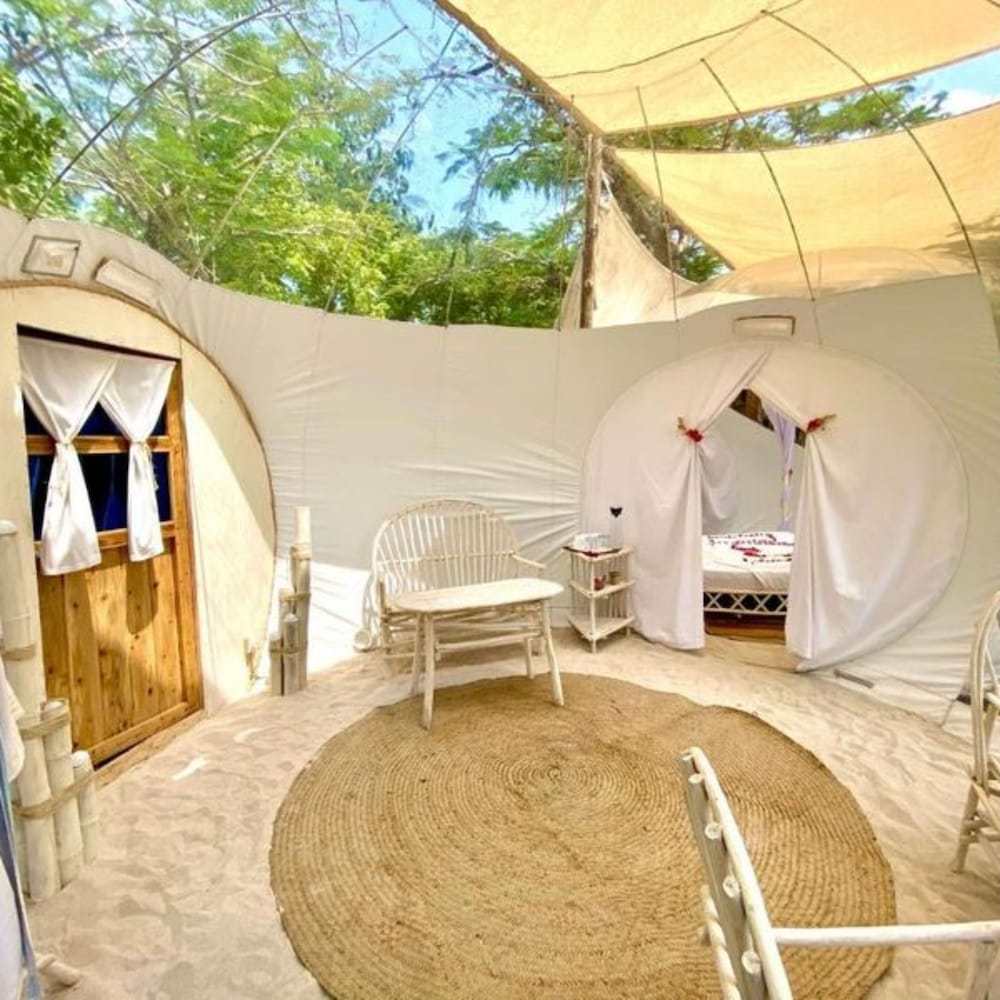 Rock and Sea Bubble Lodges view 2