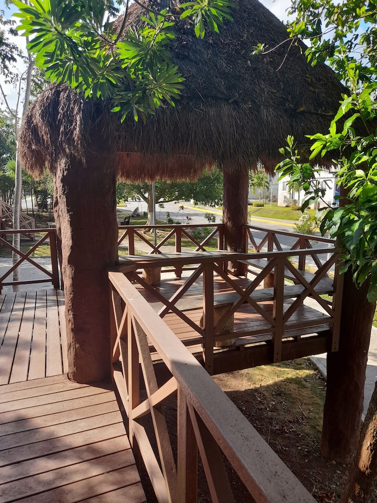 Devoted Hoestel in Cancun With Equipped Kitchen, Pool, Close to Beaches & More!