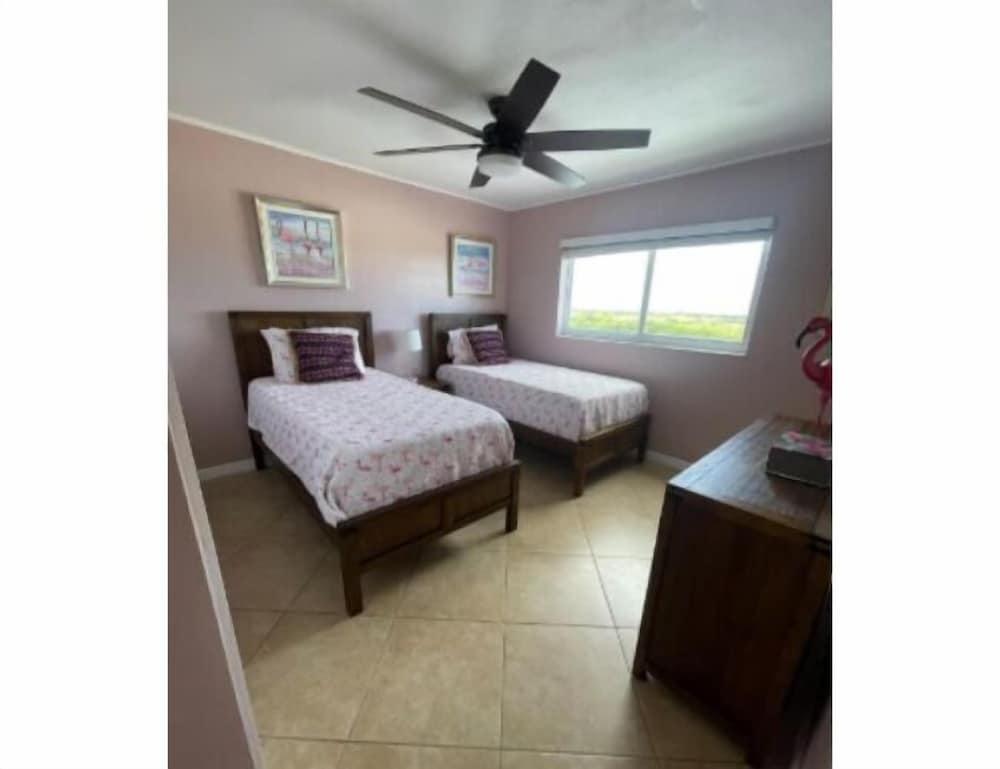 PH 2BED2BATH with Ocean View & Parking