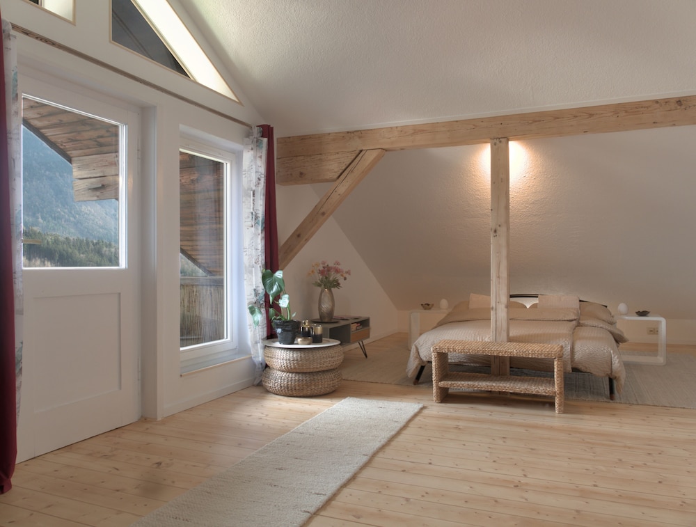 Apartment - Sleeps 3 - Balcony - Garden