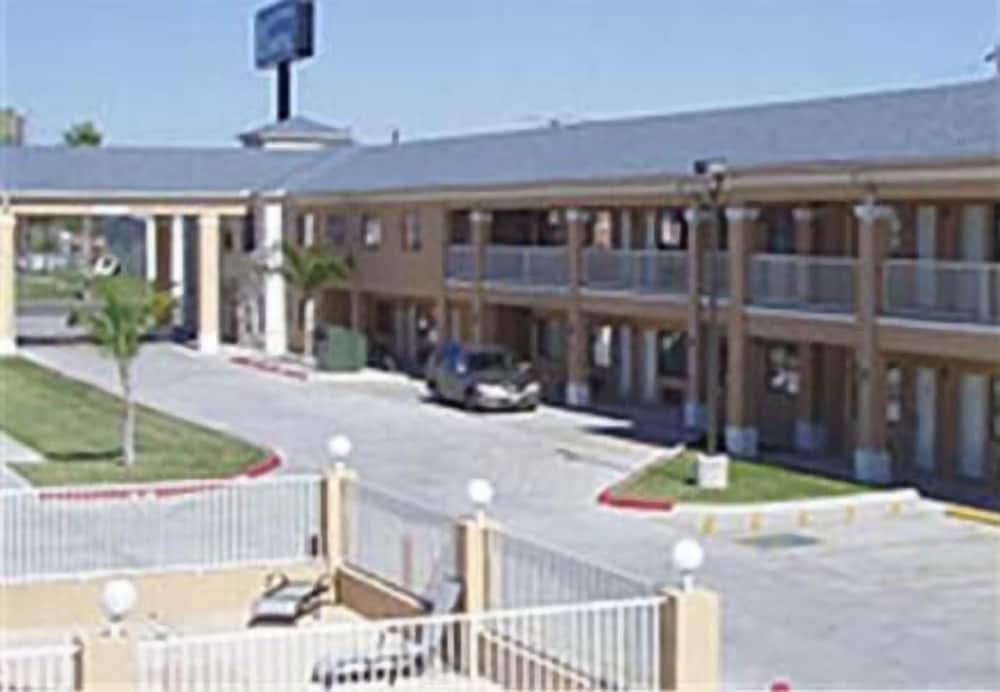 Texas Inn and Suites at La Joya view 2