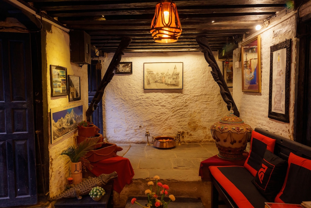Hira Guest House