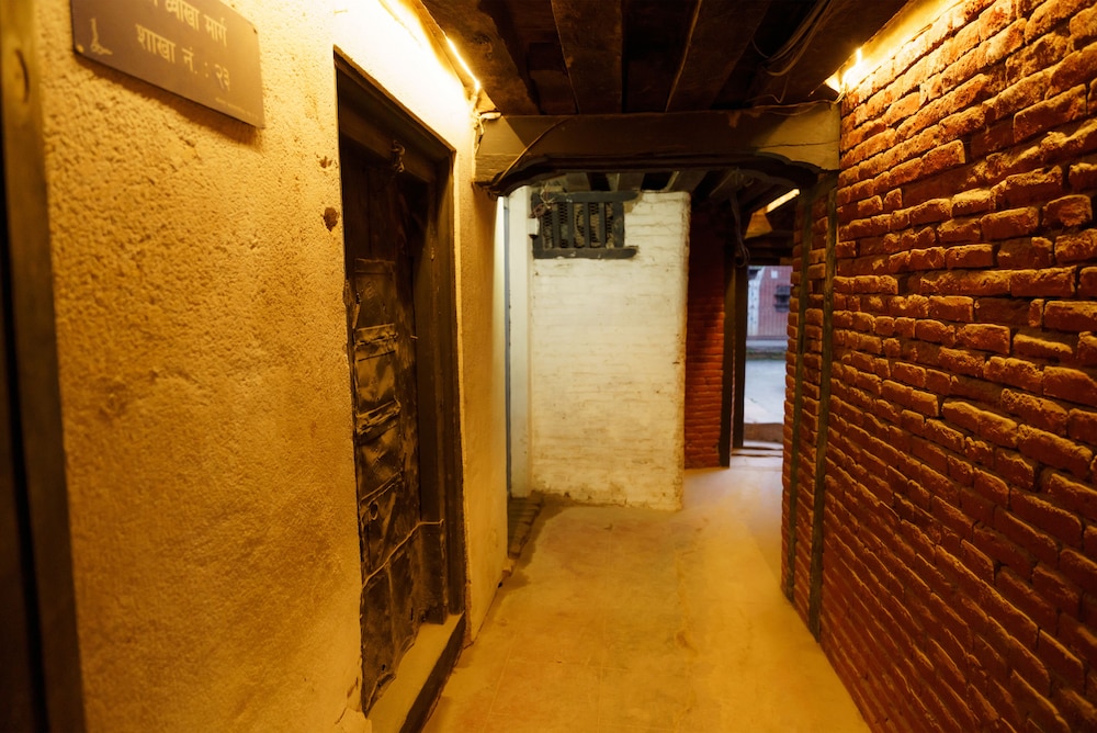 Hira Guest House