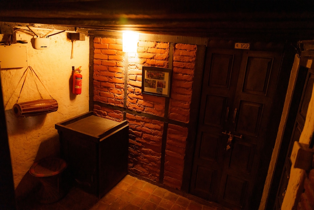 Hira Guest House