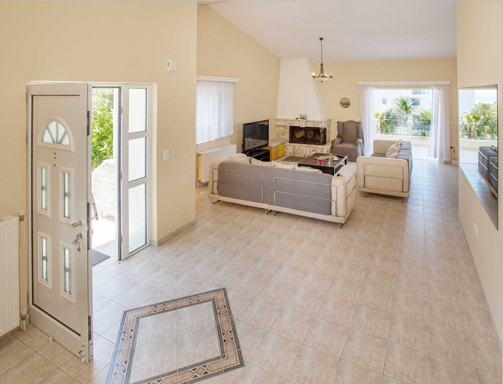 Villa with S. Pool Theologos by GHH