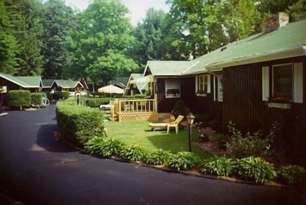 Amber Lantern Lake George Motel and Cottage Rentals