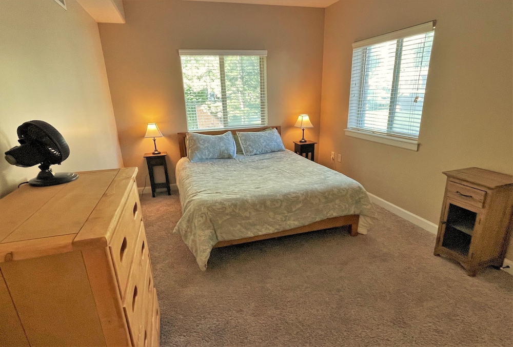 Bridges Condominiums - Tranquility Unit 3 Bedroom Condo by RedAwning view 5