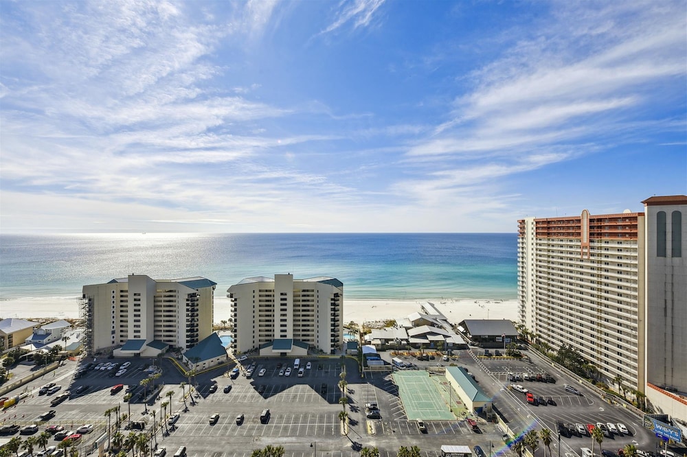 Laketown Wharf by Book That Condo