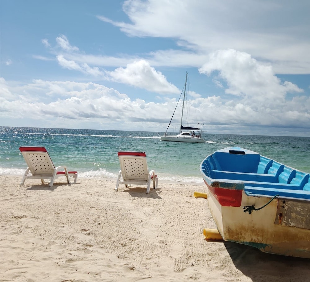 4C2-R CABAÑA EN ISLA BARU