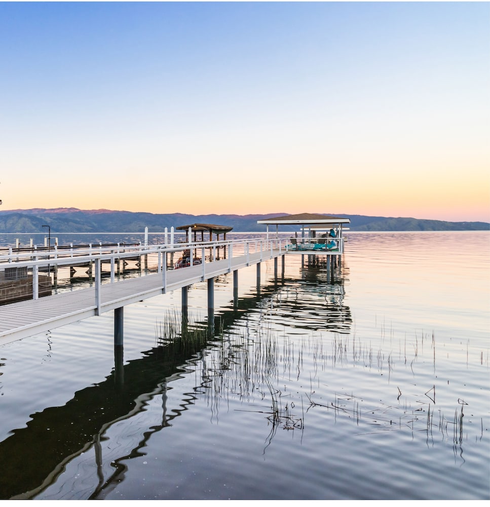 Waterfront Home - Private Dock Pickleball Bbq 4 Bedroom Home
