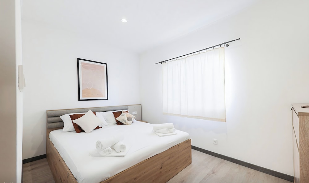 Villa Gariful - Sleeps 10 - Pool - Hottub - Petsok