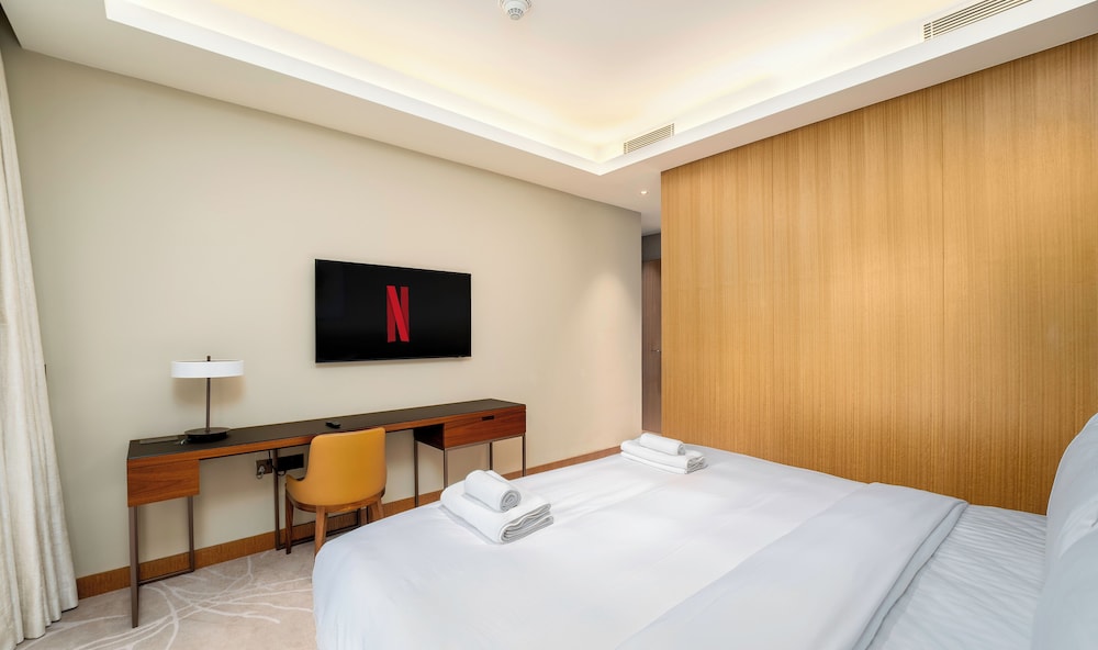 Posh 2 BR in Address Opera Mall Access