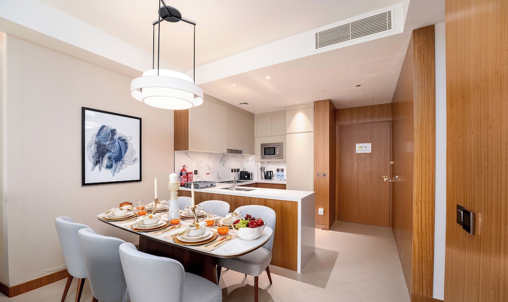 Posh 2 BR in Address Opera Mall Access