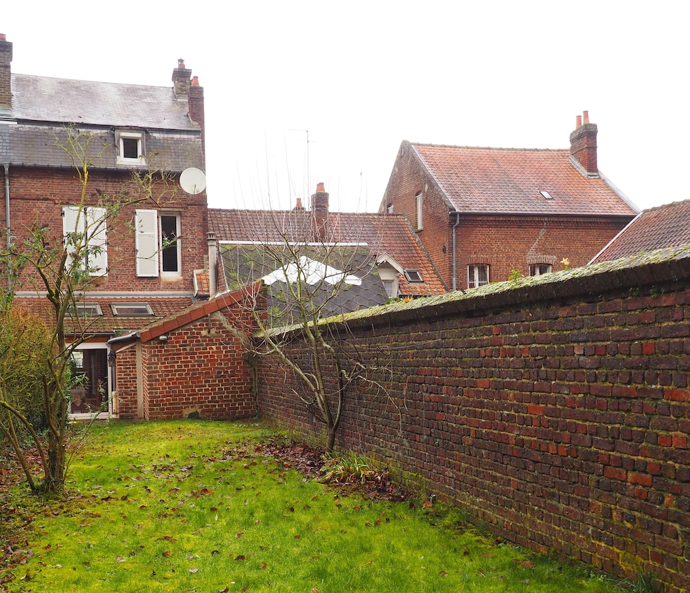Elegant Bourgeoise Style House view 4