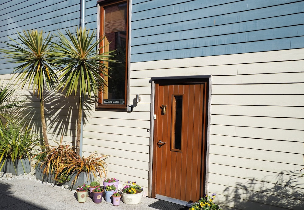 10 Maritime House
