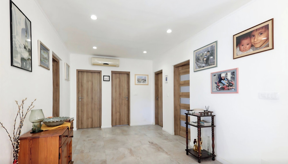 Villa Gariful - Sleeps 10 - Pool - Hottub - Petsok