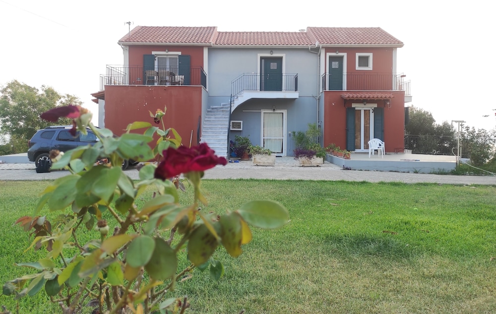 Greg's apartment photo 5