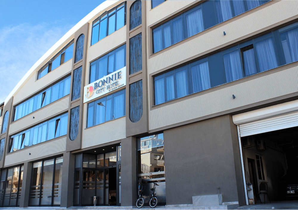 Bonnie City Hotel - Image 38