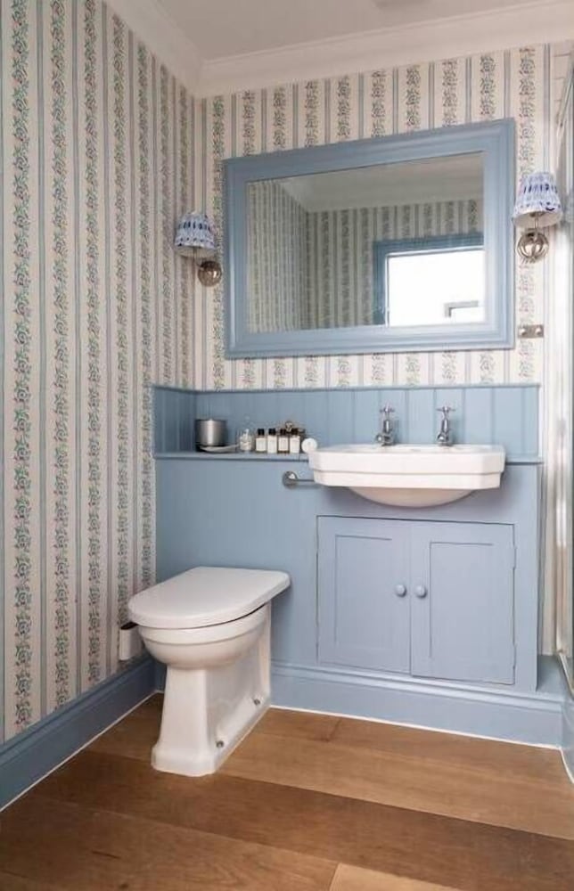 Westbourne Park Road Xvii by Onefinestay