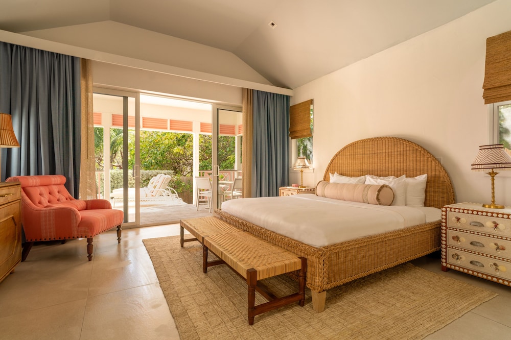 Private Pool Villa at Coral Sands Steps to Pink Sand Beach & Resort Amenities