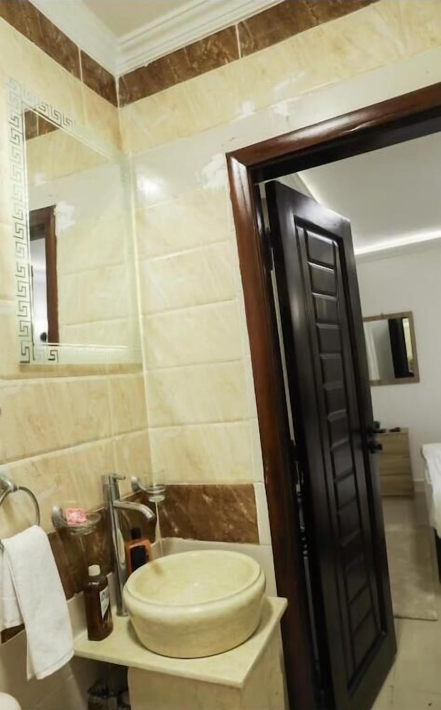 Pearl pyramids Inn