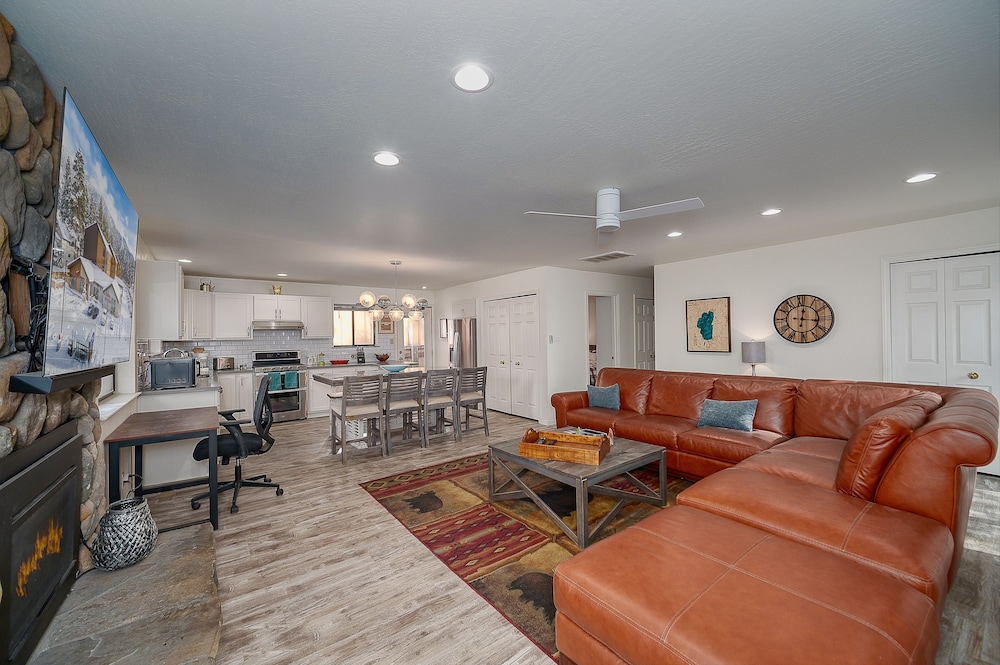 The Azure Tahoe Cabin 3 Bedroom Home