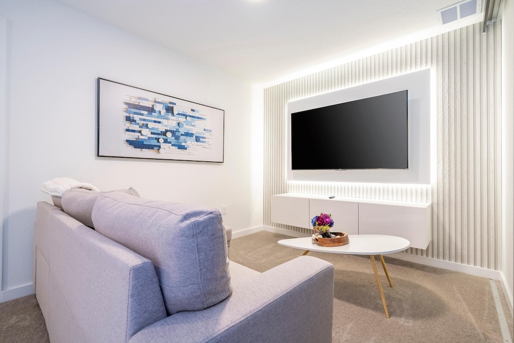 3258 SW - 3 Bedrooms The Hub Paradise