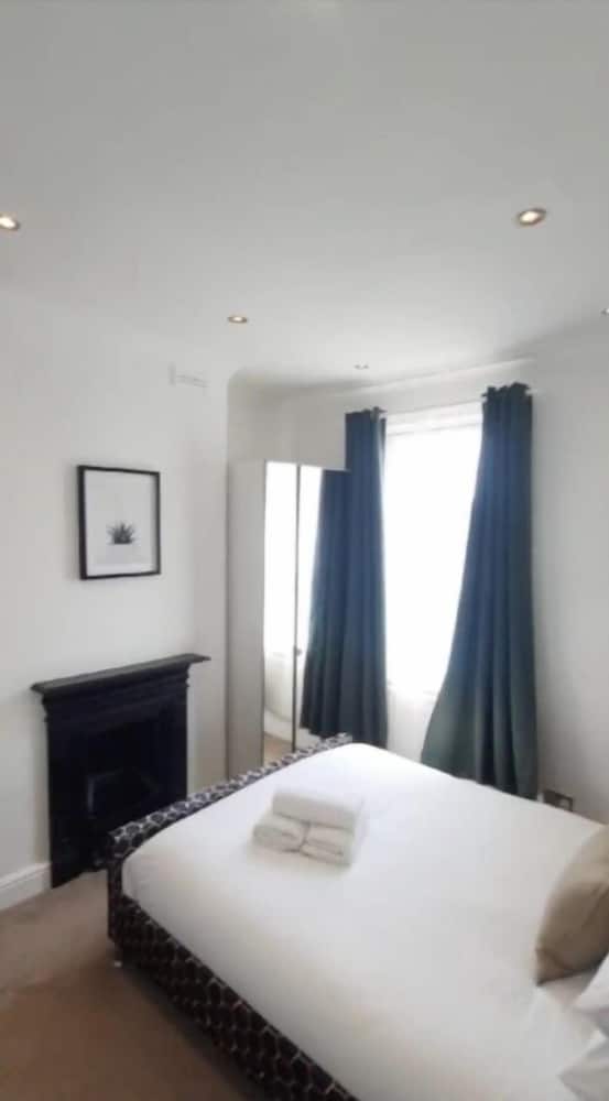 Charming Tower Bridge House