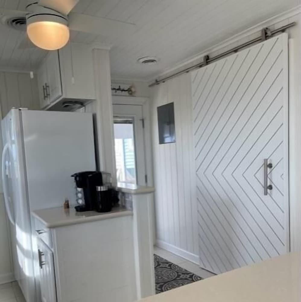 Meant To Be 2 Bedroom Home by RedAwning view 4