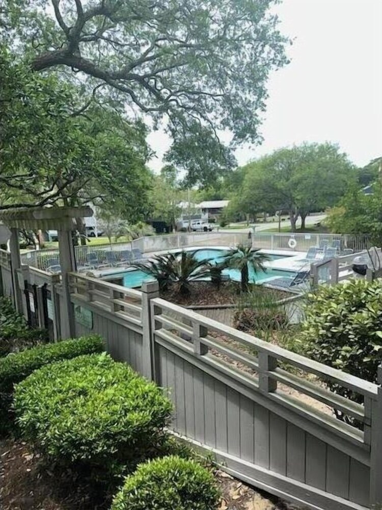 Sea Grove 2 Bedroom Condo by Redawning